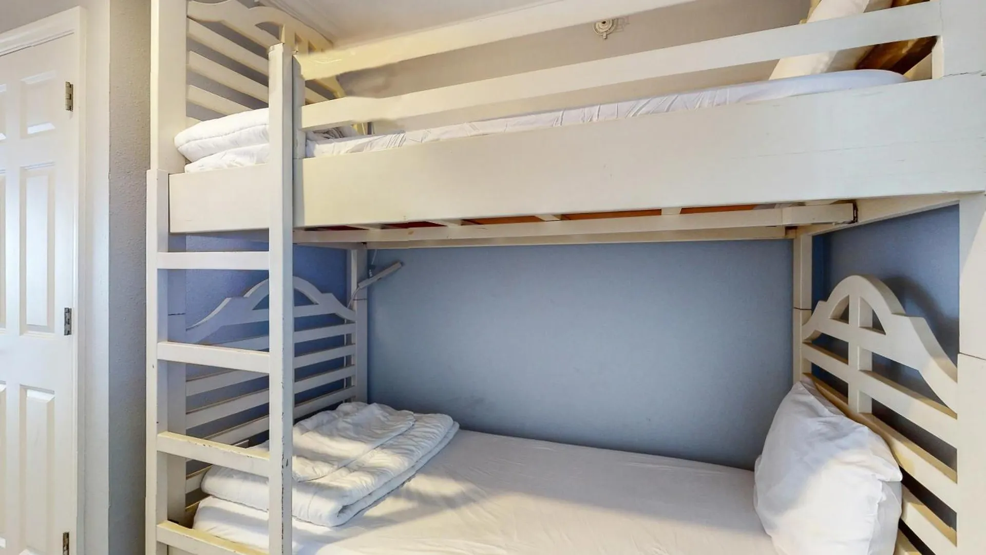 Emerald Beach Resort 1125 Панама-Сити 0*,  США